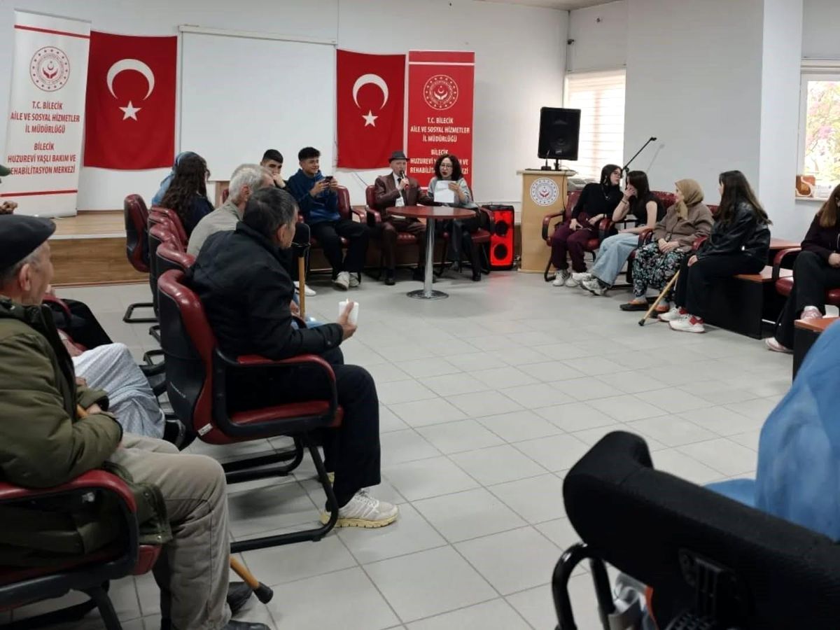 Bilecik'te öğrencilerden huzurevi buluşması