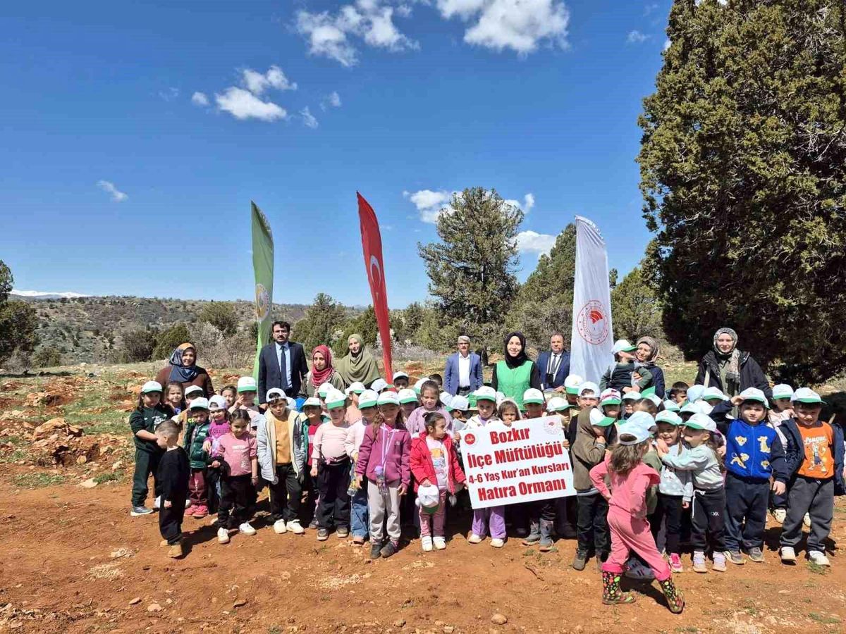 Bozkır'da minik öğrencilerden fidan dikme etkinliği
