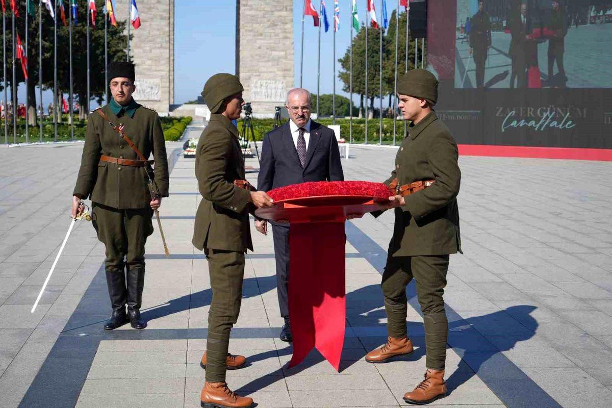 Çanakkale Kara Savaşları'nın 111. yıl dönümü etkinlikleri Şehitler Abidesi'nde törenle başladı
