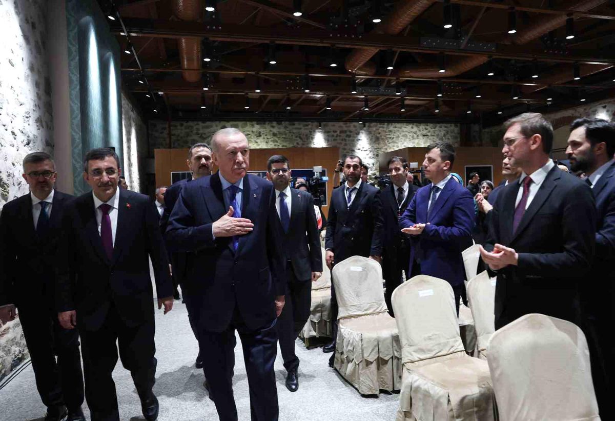 Cumhurbaşkanı Erdoğan: "İmalatçı ihracatçılarımızda vergiyi yüzde 9'a indiriyoruz"