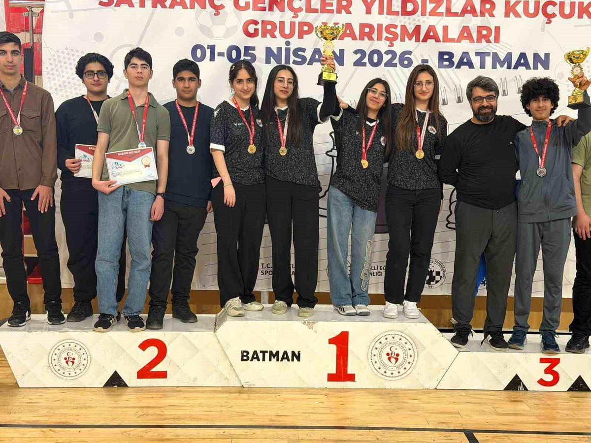 Diyarbakırlı öğrencilerden satrançta çifte zafer