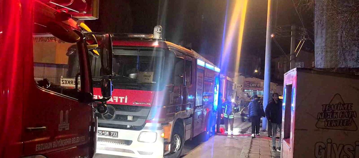 Erzurum'da metruk binada korkutan yangın
