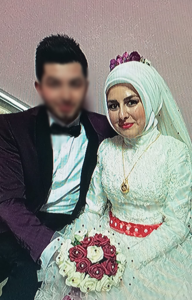 esinin altinlariyla sevgilisin 19778247 6053 1 m