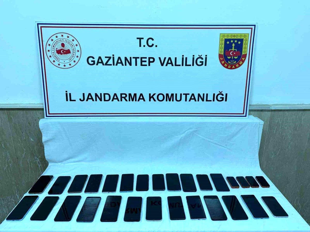 Gaziantep'te 1,7 milyon TL değerinde kaçak cep telefonu ele geçirildi