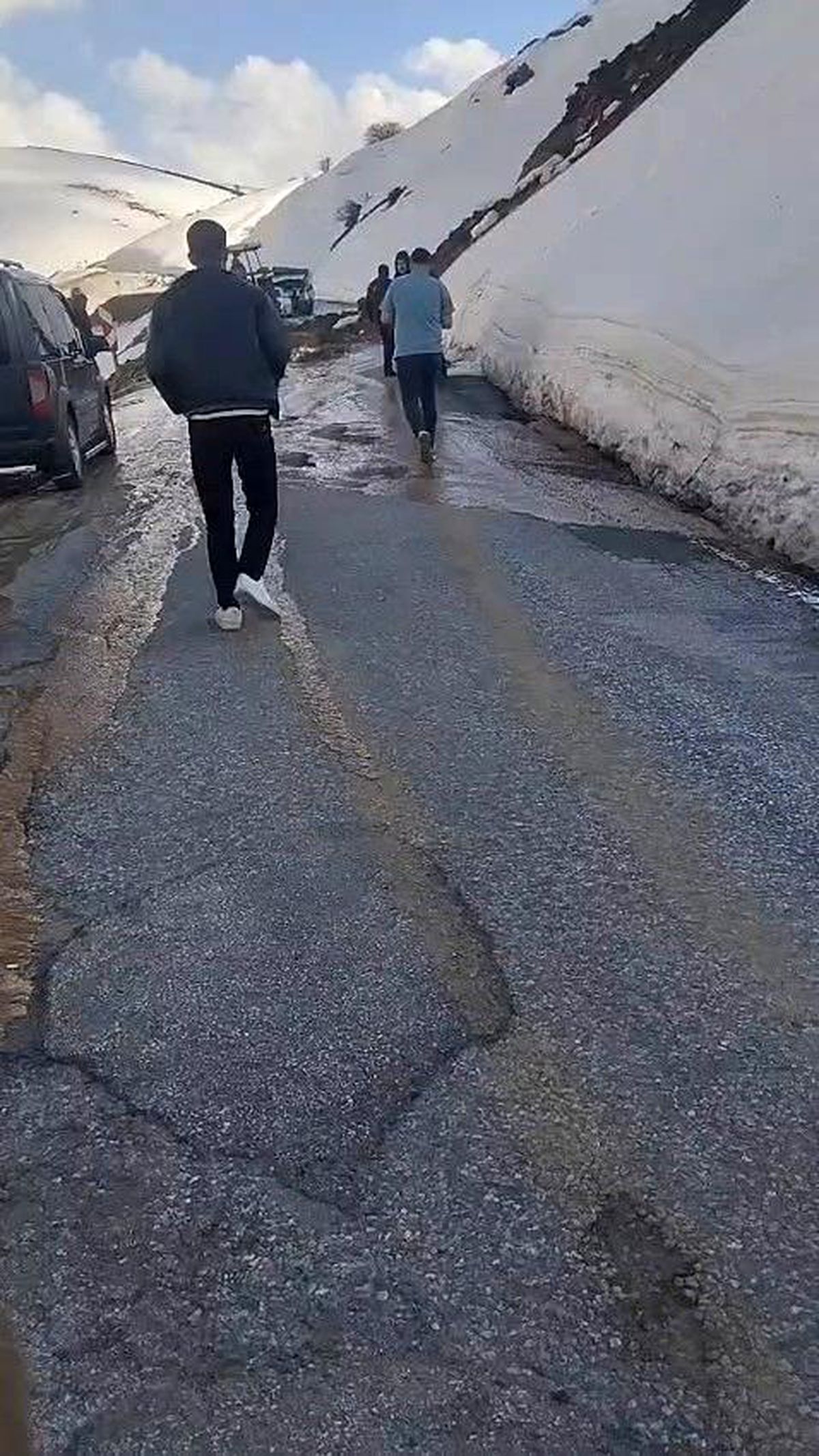 Heyelan nedeniyle kapanan Hasköy-Mutki yolu açıldı