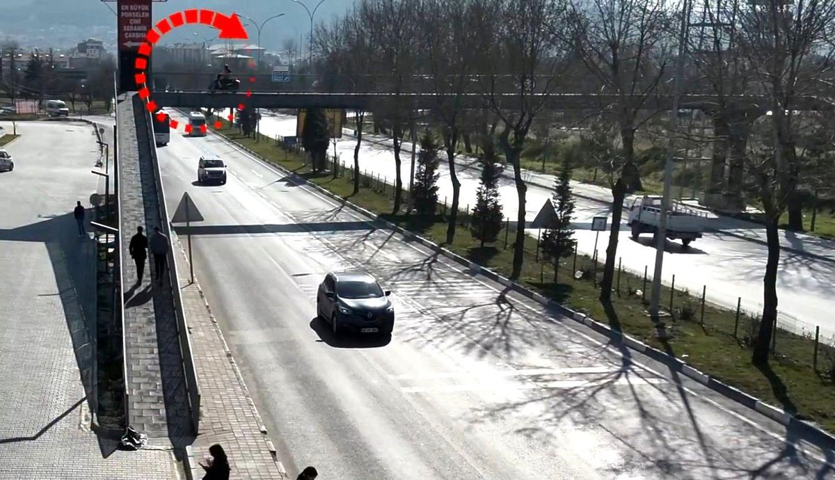 Kütahya İl Emniyet Müdürlüğü'nden motosiklet sürücülerine yaya üst geçidi uyarısı