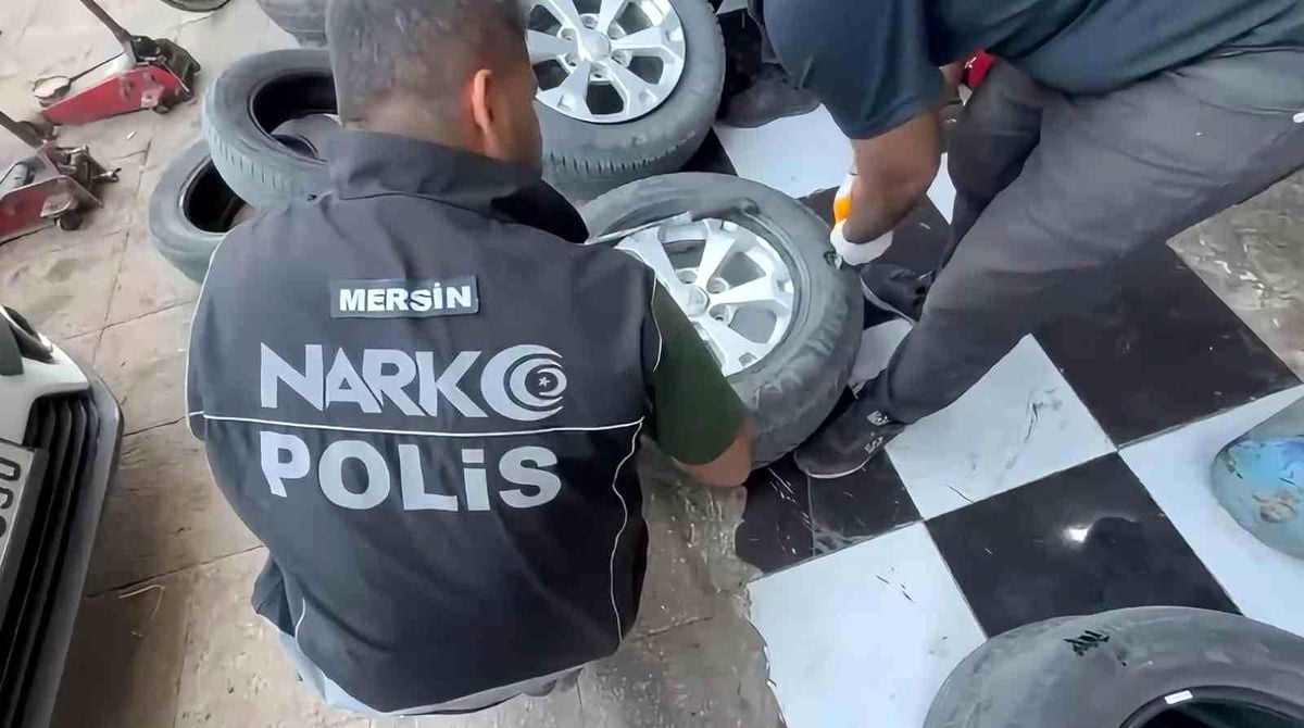 Lastiklere yapılan özel bölmeden 8 kilo 266 gram eroin çıktı