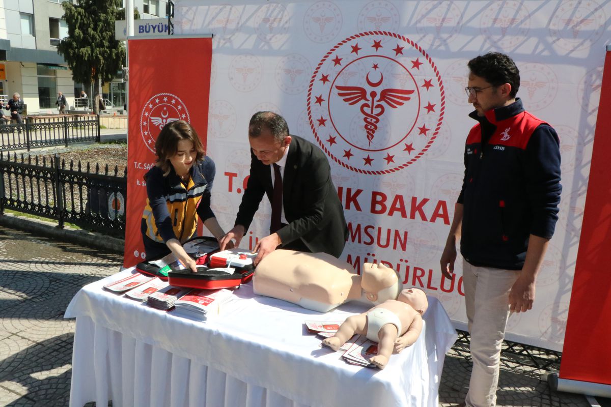 Samsun'da ani kalp durmalarına karşı 3 noktaya yerli şok cihazı yerleştirildi