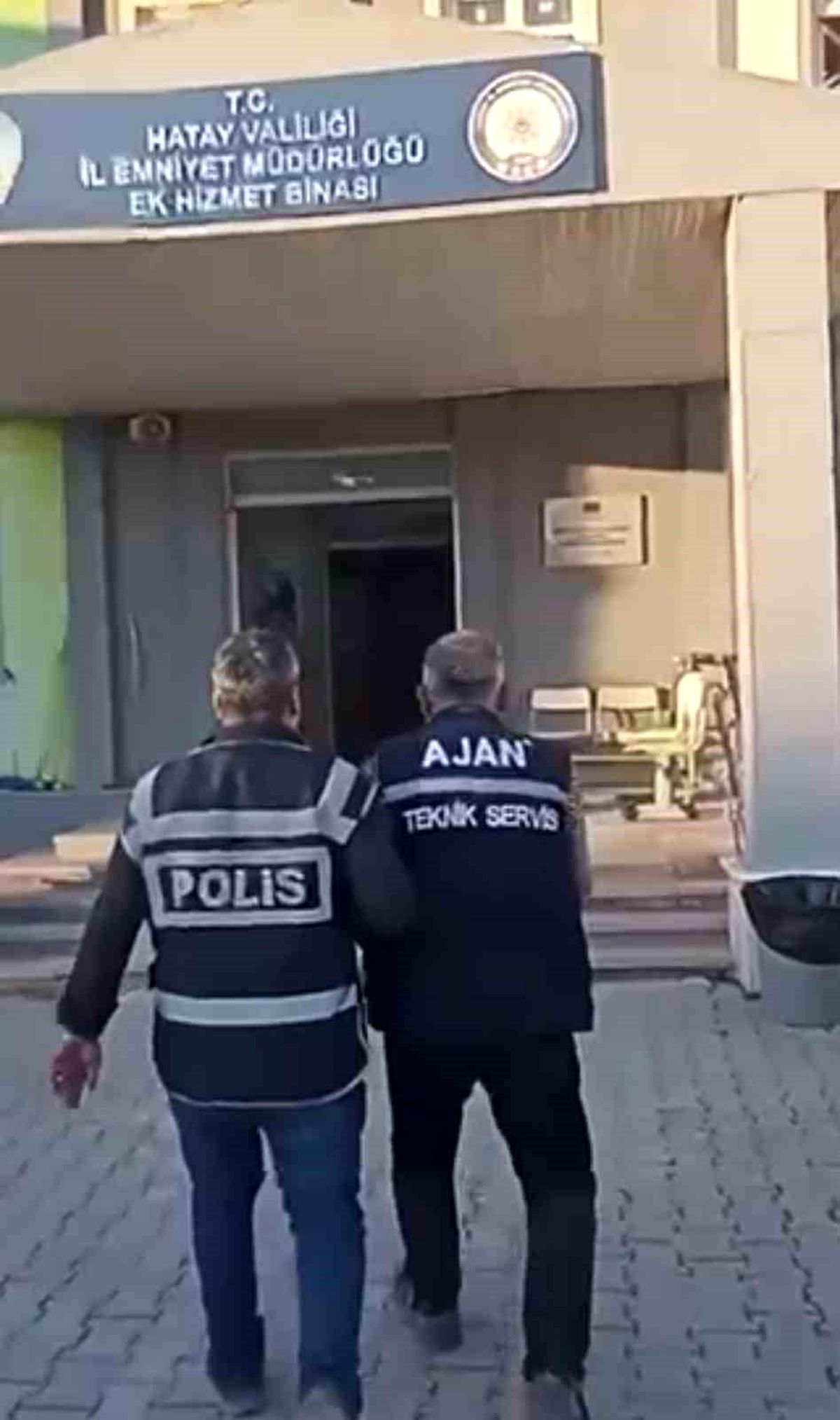 Silahla tehdit suçundan aranan şahıs Defne'de yakalandı