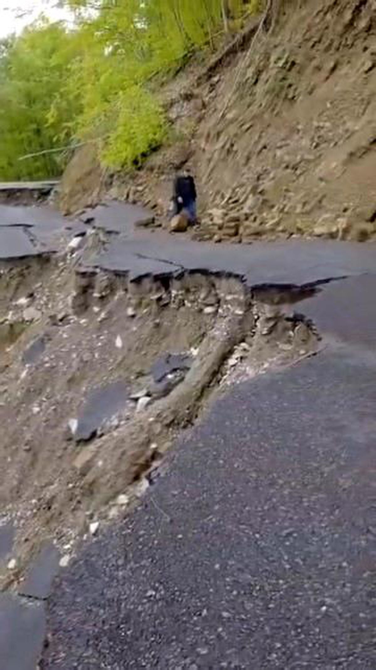 Sinop'ta heyelan: Grup yolu ulaşıma kapandı