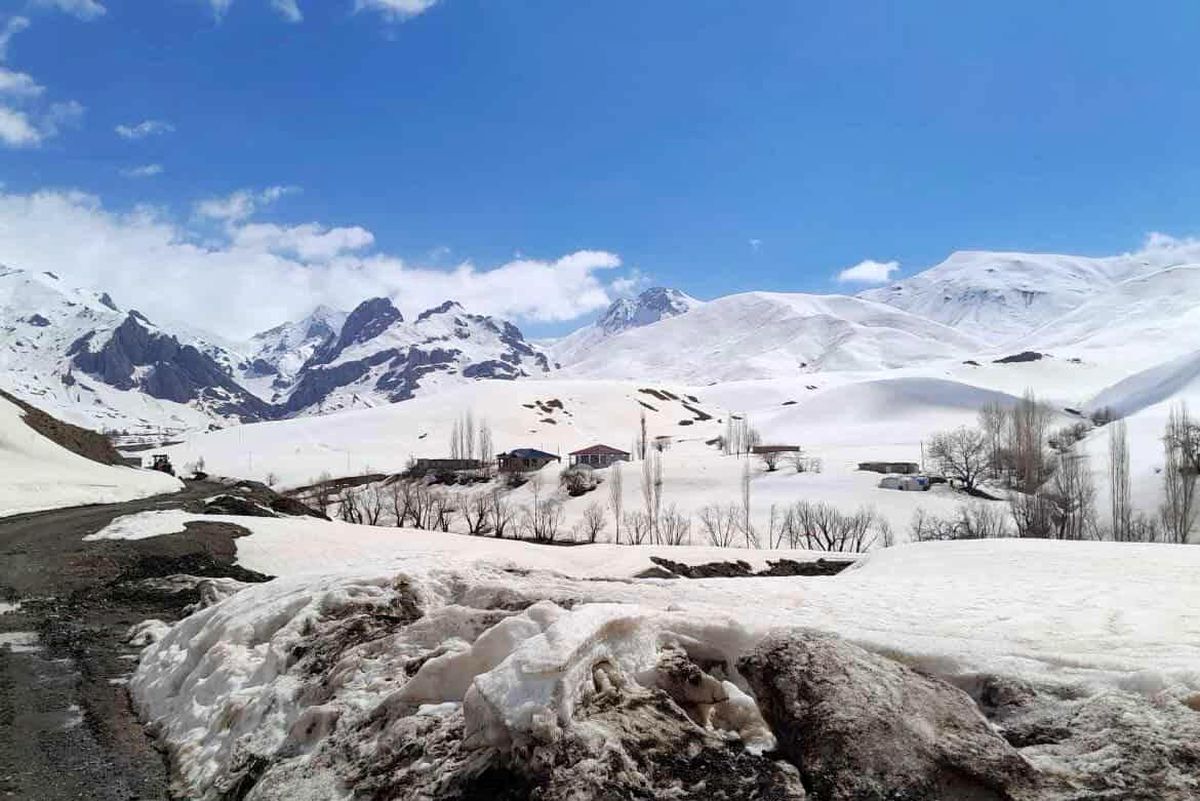 Şırnak'ta karla mücadele devam ediyor