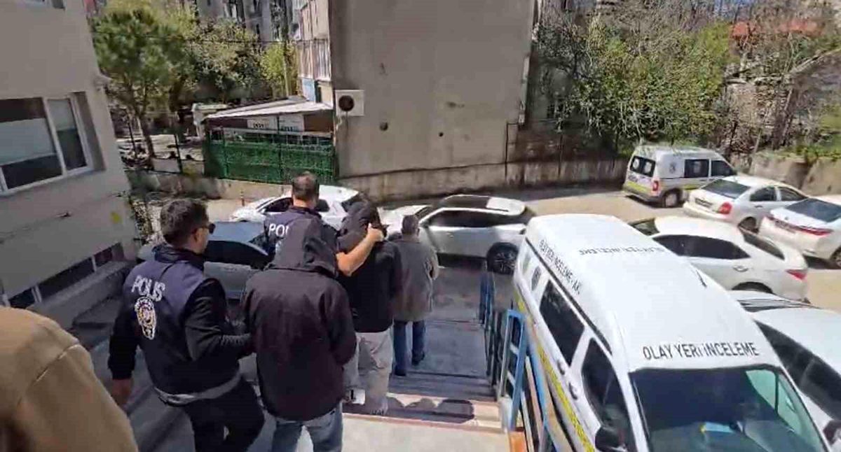 Sosyal medya üzerinden fuhuşa aracılık yapan 5 şüpheli yakalandı