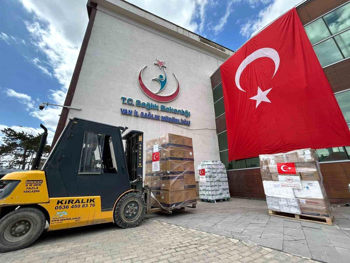 Türkiye'den İran'a sağlık desteği: Van'dan gönderilen yardım tırı sayısı 9 oldu