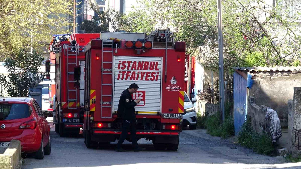 Tuzla'da giriş katında yangın paniği: Ev kullanılamaz hale geldi