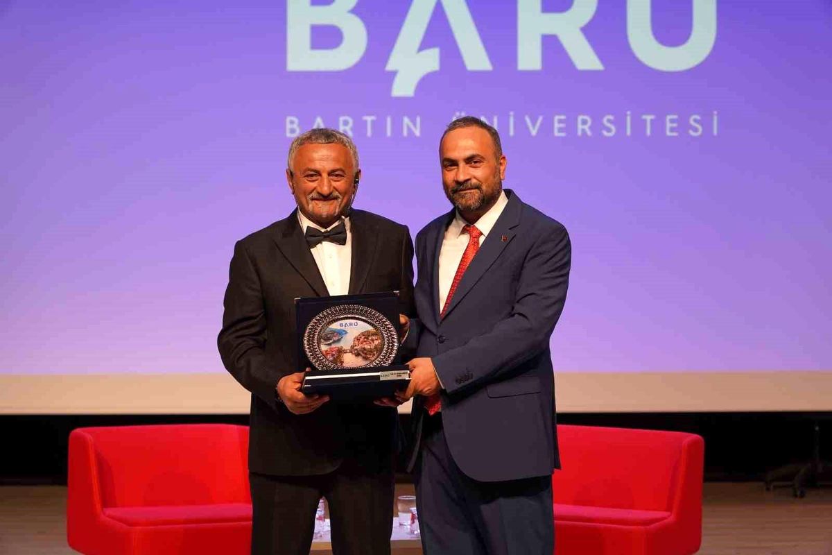 Ünlü Saç Stilisti Sabit Akkaya, BARÜ'de Öğrencilerle Buluştu
