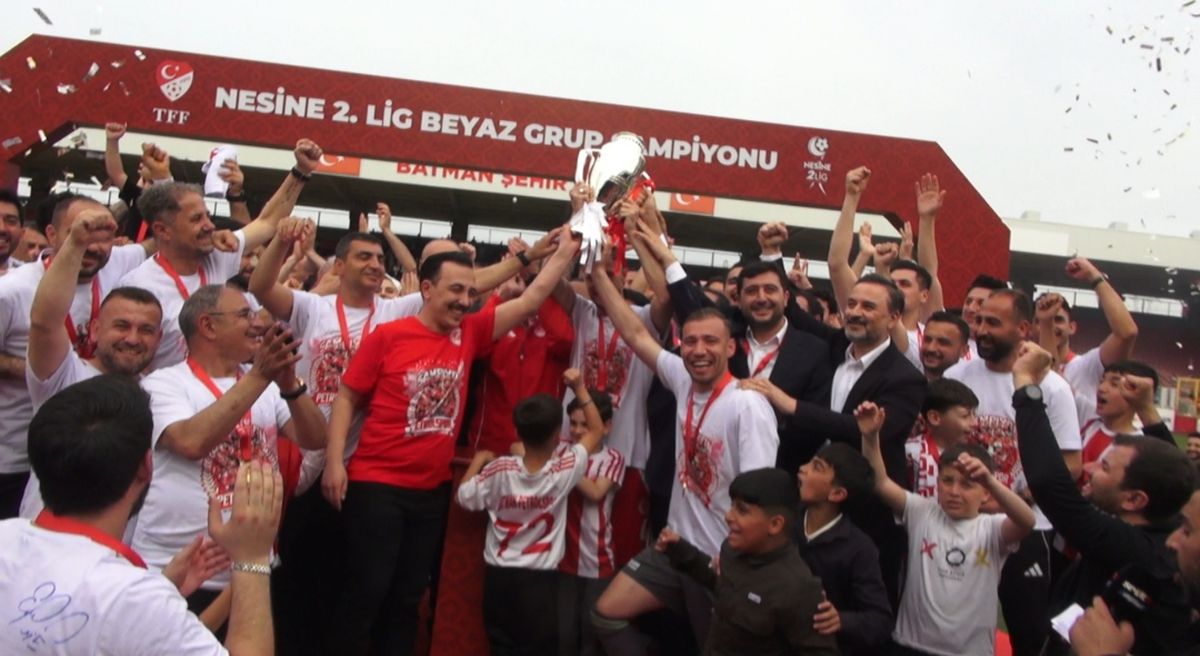 24 yıl sonra 1'inci Lig'e yükselen Batman Petrolspor, kupasını aldı