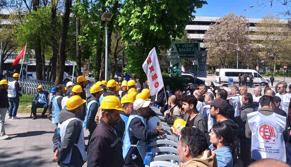 5 aydır maaş alamayan maden işçilerinin açlık grevi eylemi 6. gününde devam ediyor