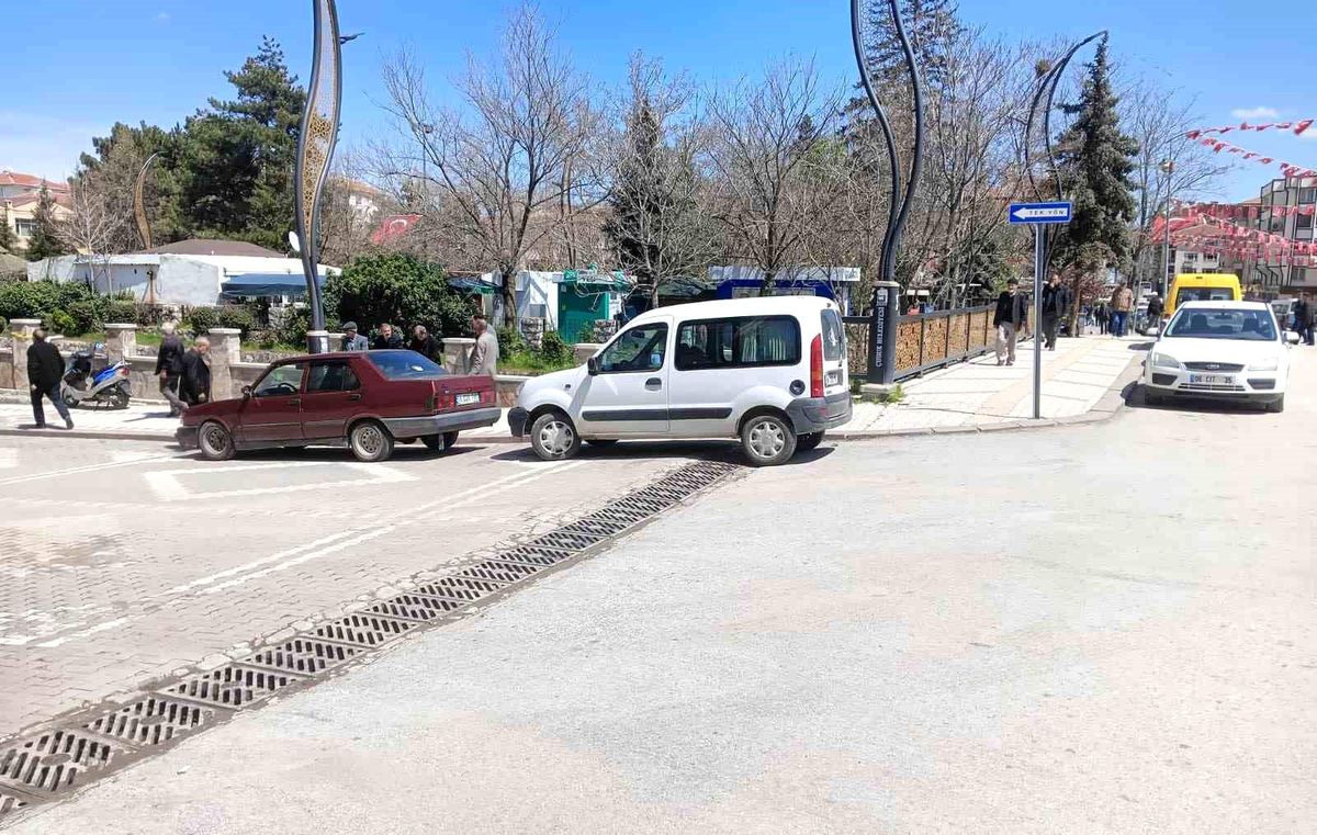 Ankara'da kamyonun üzerinden geçtiği yabancı uyruklu çocuk hayatını kaybetti