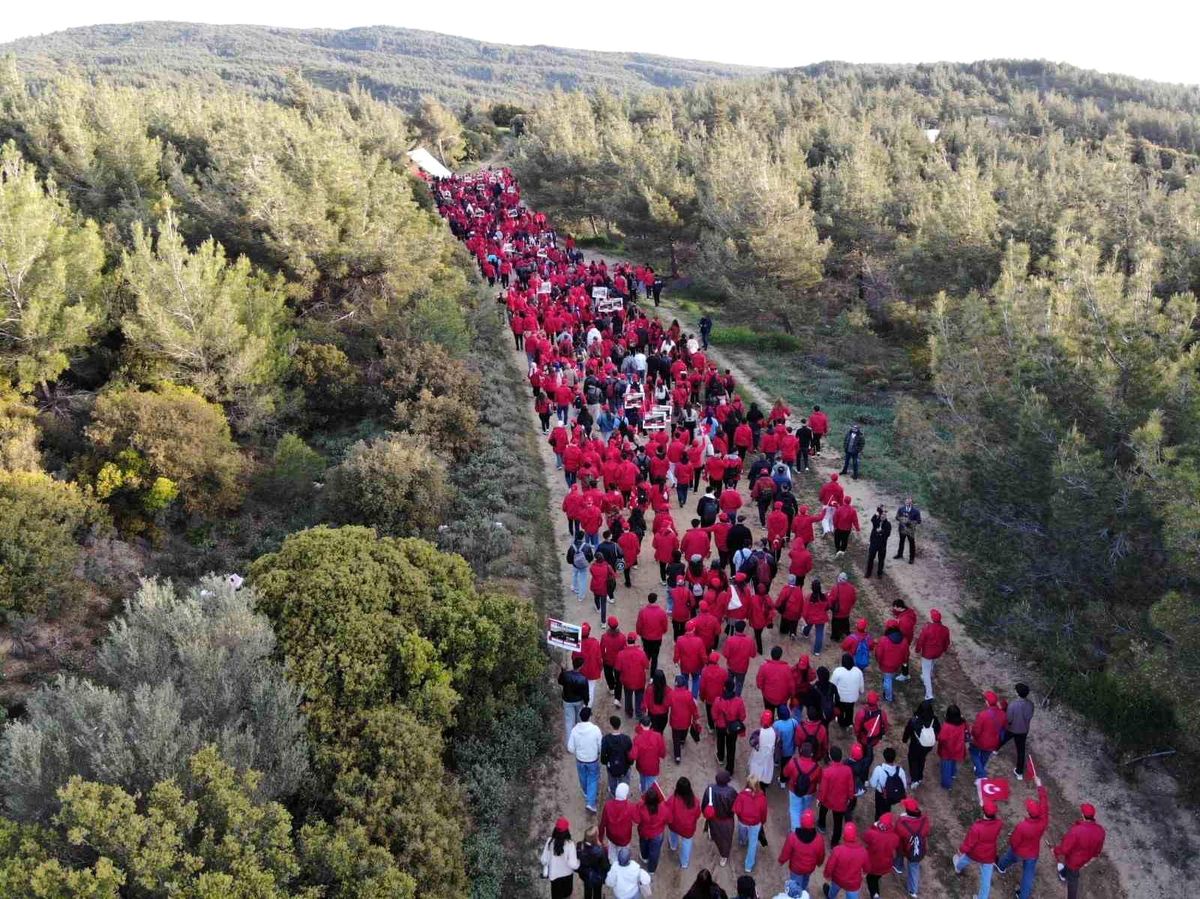Çanakkale'de binlerce kişi, 57'nci Alay'ın izinde yürüdü