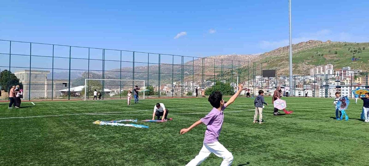 Çermikte uçurtma şenliği düzenlendi