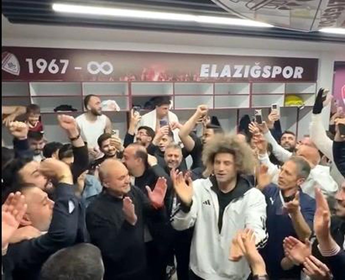 Elazığspor'dan davul klarnet eşliğinde kutlama