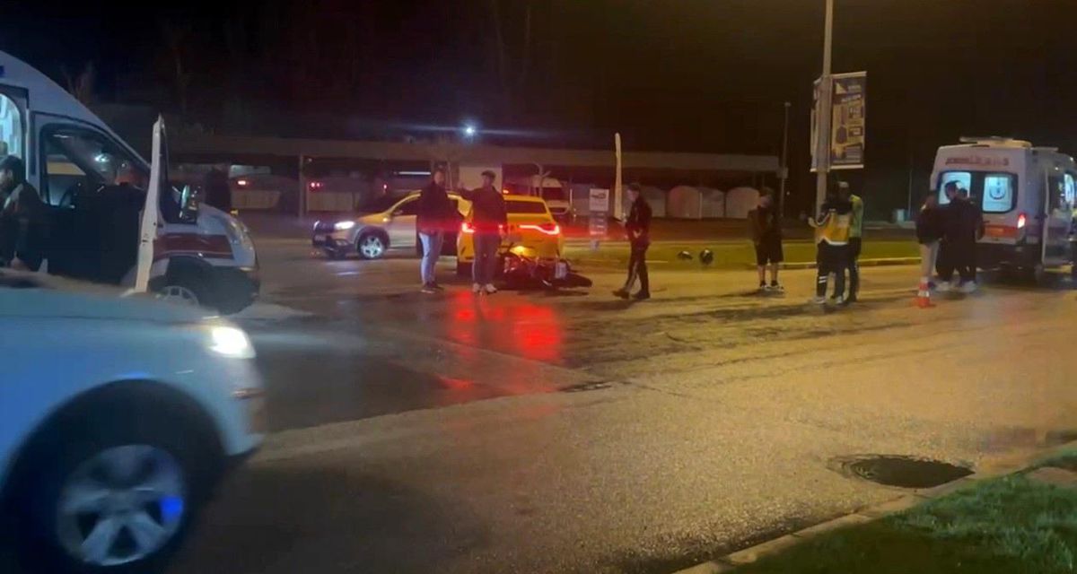 Erzincan'da motosiklet ile taksi çarpıştı: 2 yaralı