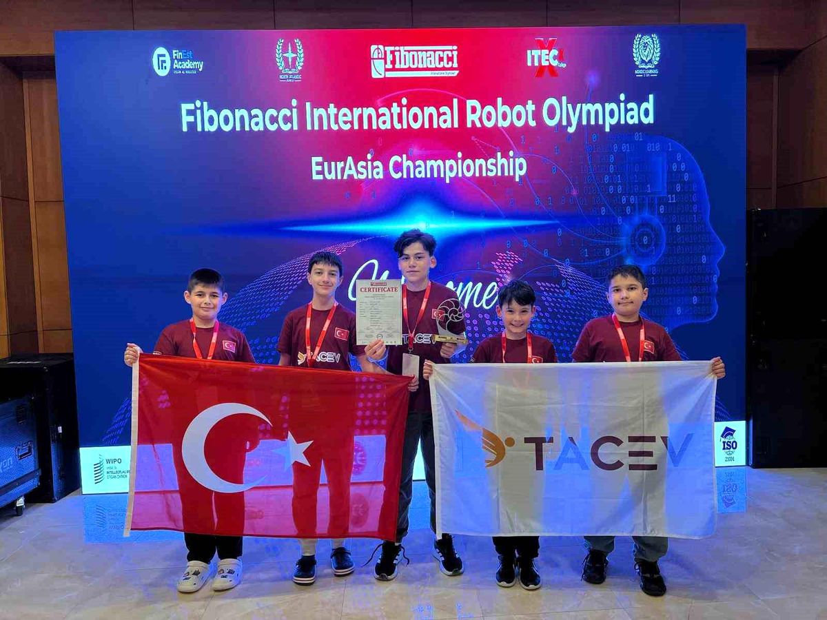 Fibonacci Uluslararası Robot Olimpiyatları'nda ilk 3'e girmek için mücadele ettiler