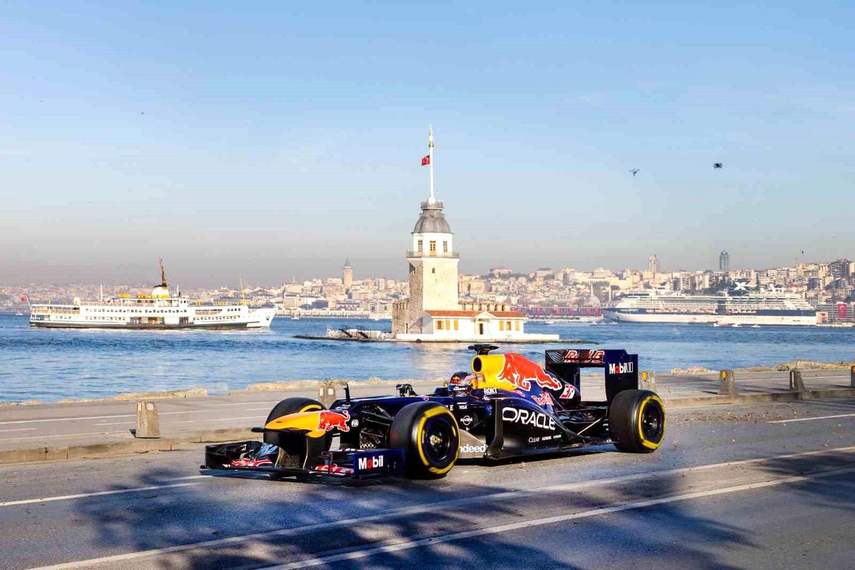 Red Bull Pilotu Tsunoda İstanbul'da F1 Tanıtımına Katıldı