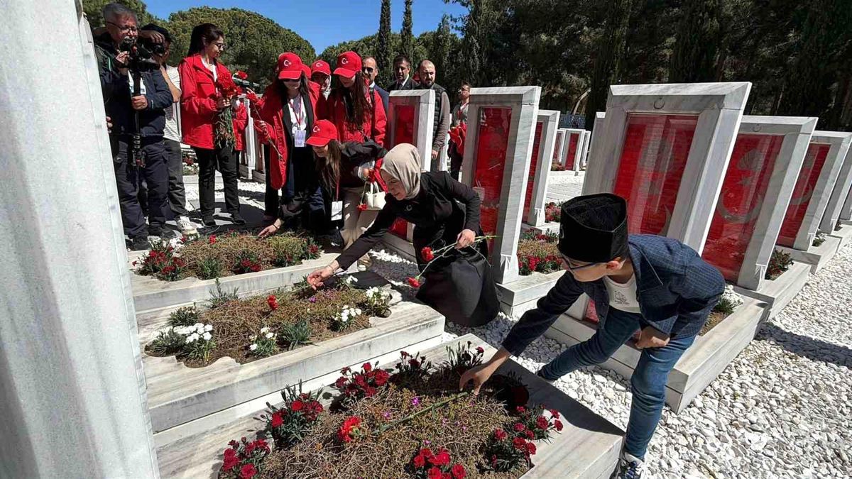 Gençlik ve Spor Bakan Yardımcısı Gürsoy: "Biz o ruhu diri tuttuğumuz sürece ne bayrak iner ne bu millet ge...