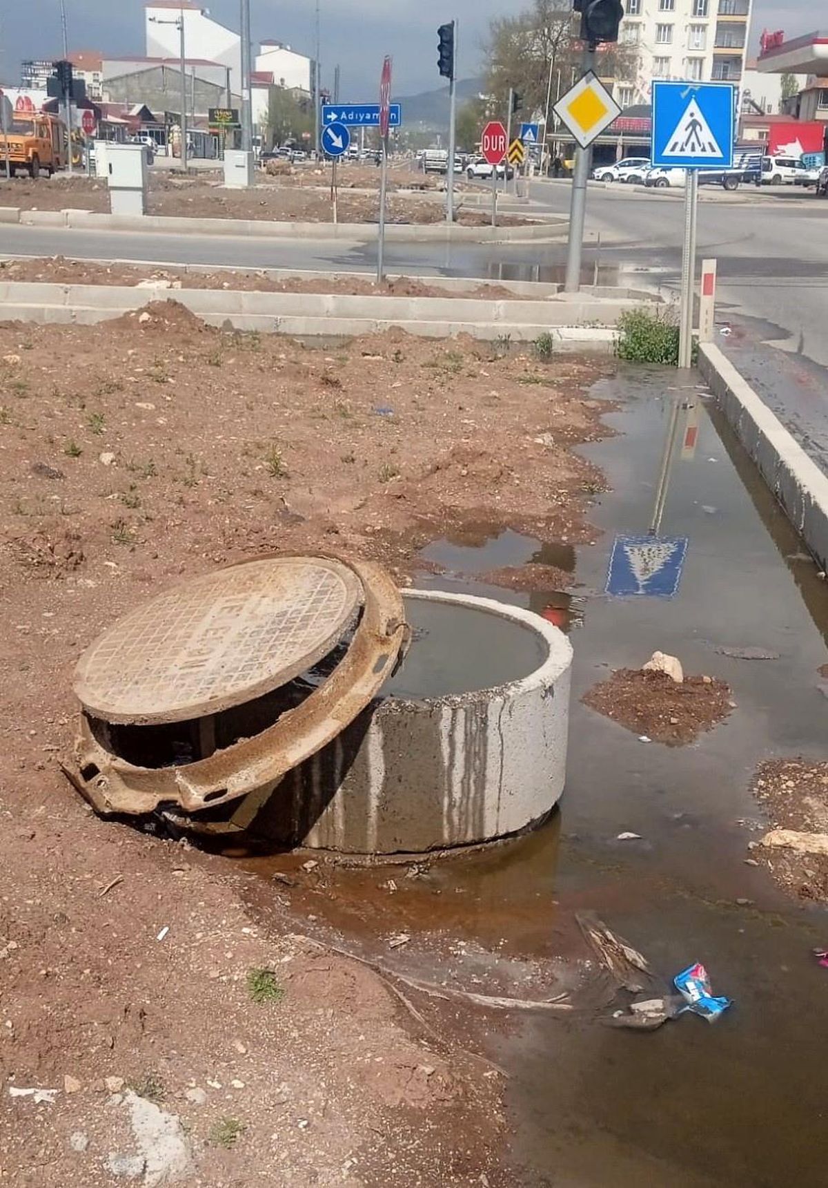 Gölbaşı'nın ortasında lağım rezaleti