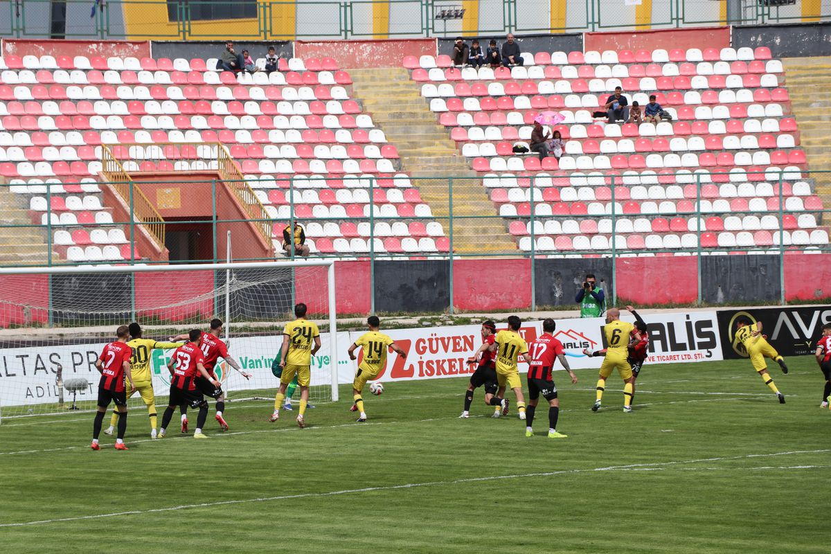 İstanbulspor, deplasmanda Van Spor'u 3-1 mağlup etti