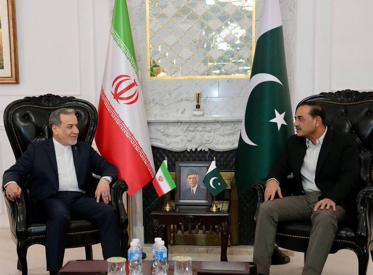 İran Dışişleri Bakanı Arakçi, Pakistan Genelkurmay Başkanı Munir ile görüştü