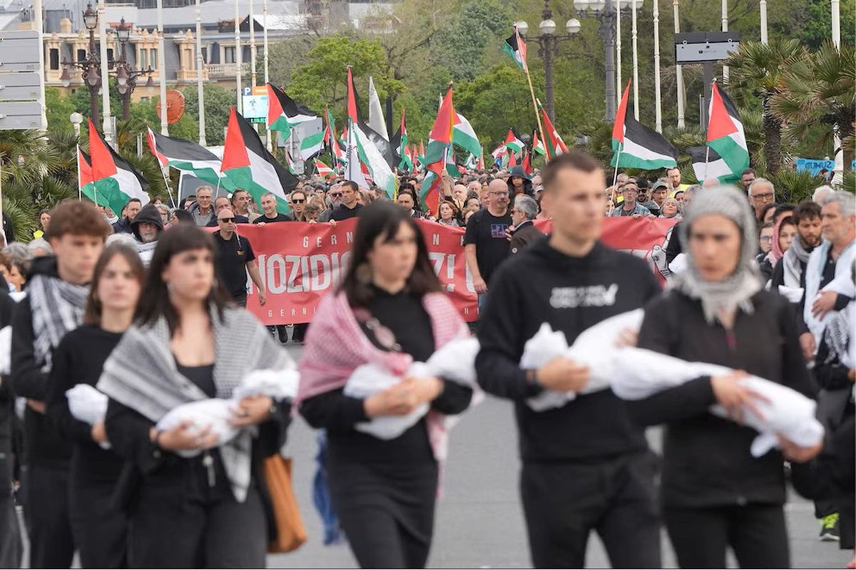 İspanya'da binlerce kişi Filistin için toplandı, “Soykırıma ve savaşa hayır” dedi