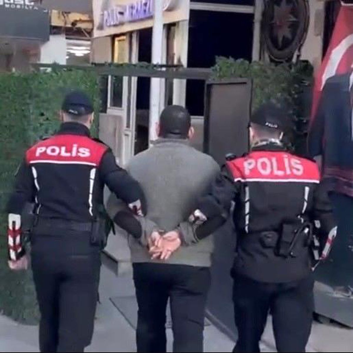 İzmir'de 131 aranan şüpheli yakalandı