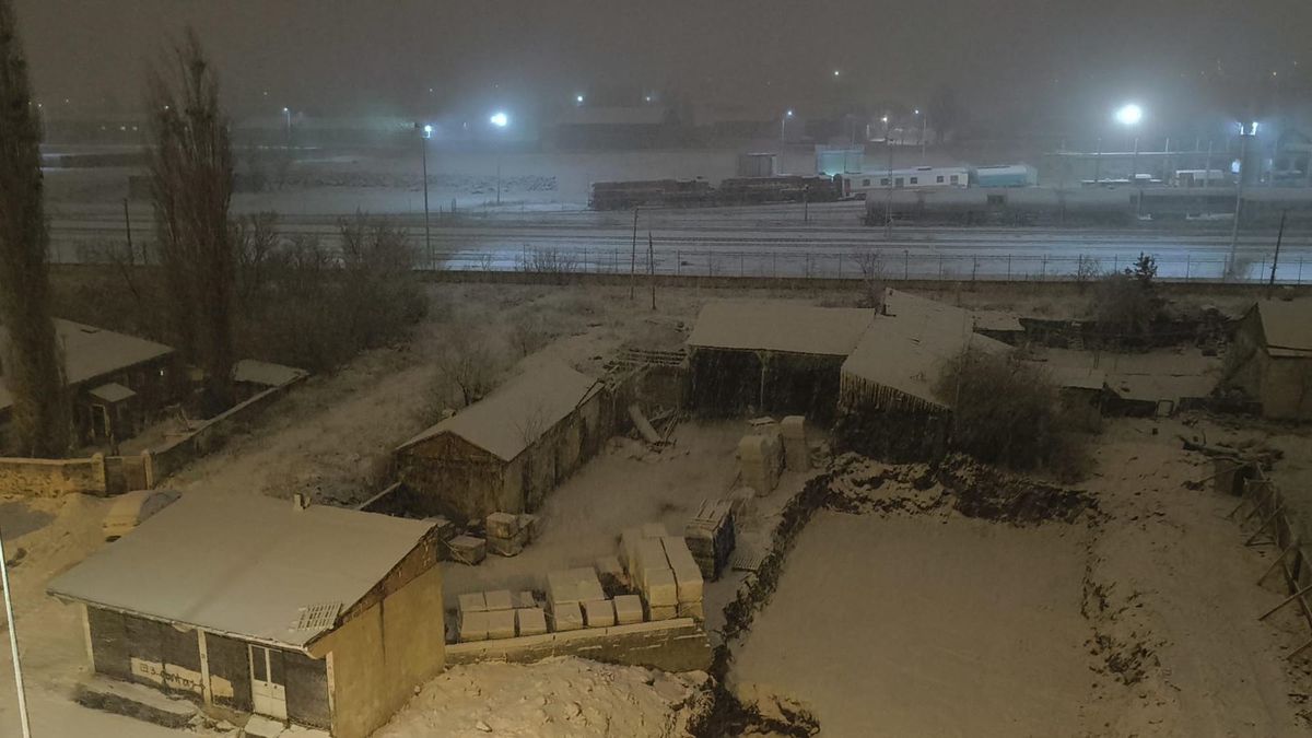 Kars'ta Gece Kar Yağışı: Kent Beyaza Büründü