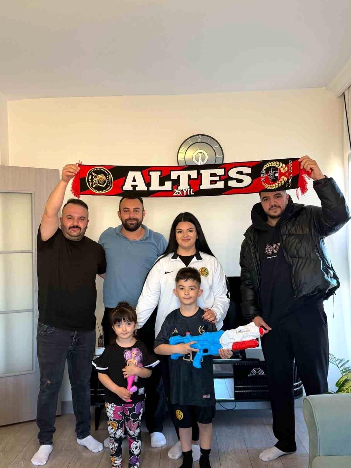 Kumbarasındaki parayı Eskişehirspor'a bağışlayan Hüseyin Buğra'ya sürpriz hediye