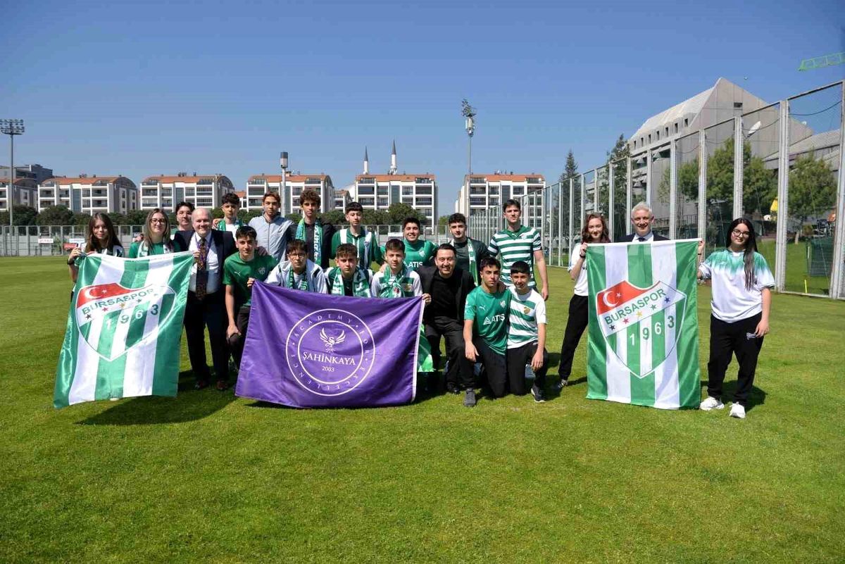 Öğrencilerden şampiyonu ziyaret