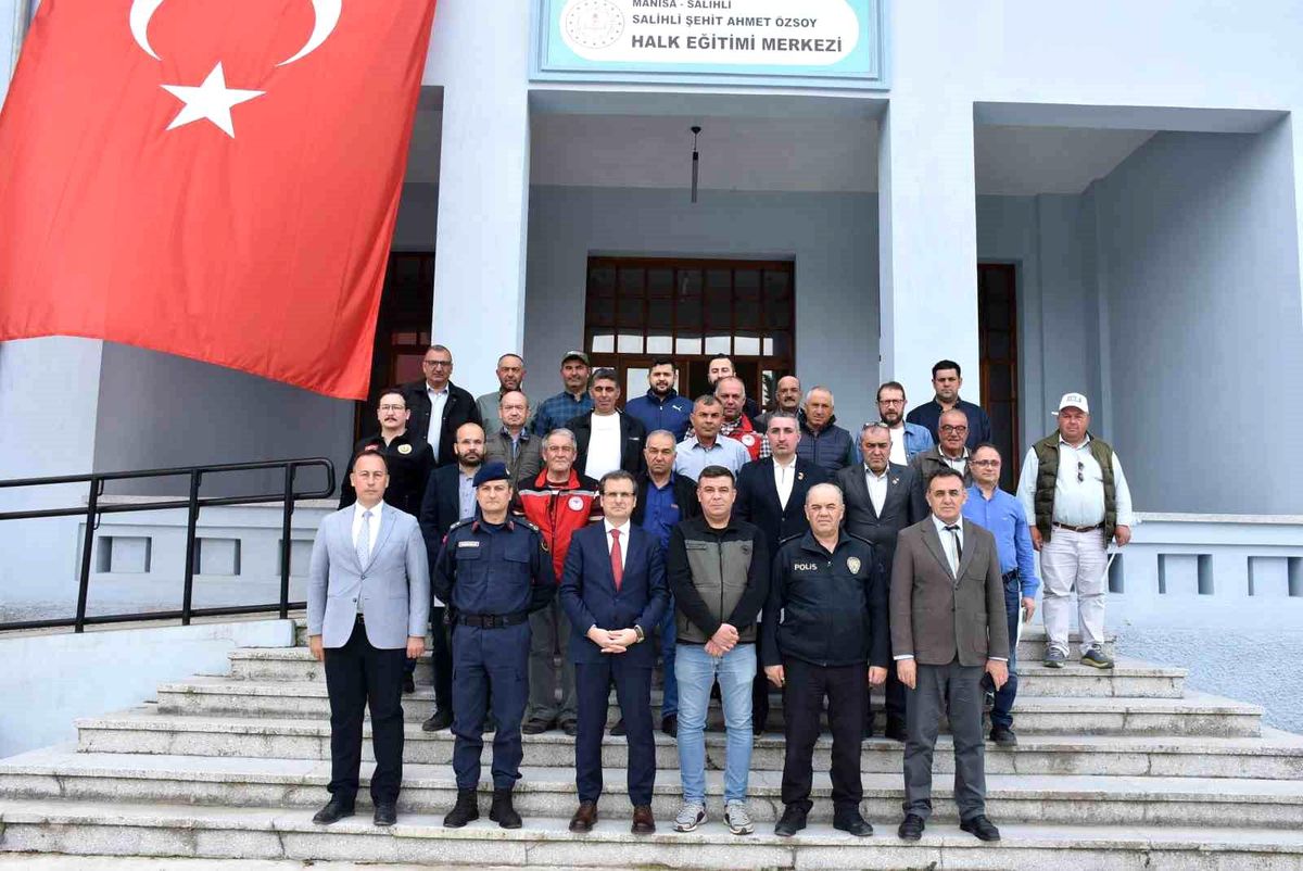Salihli'de gönüllülere orman yangını eğitimi