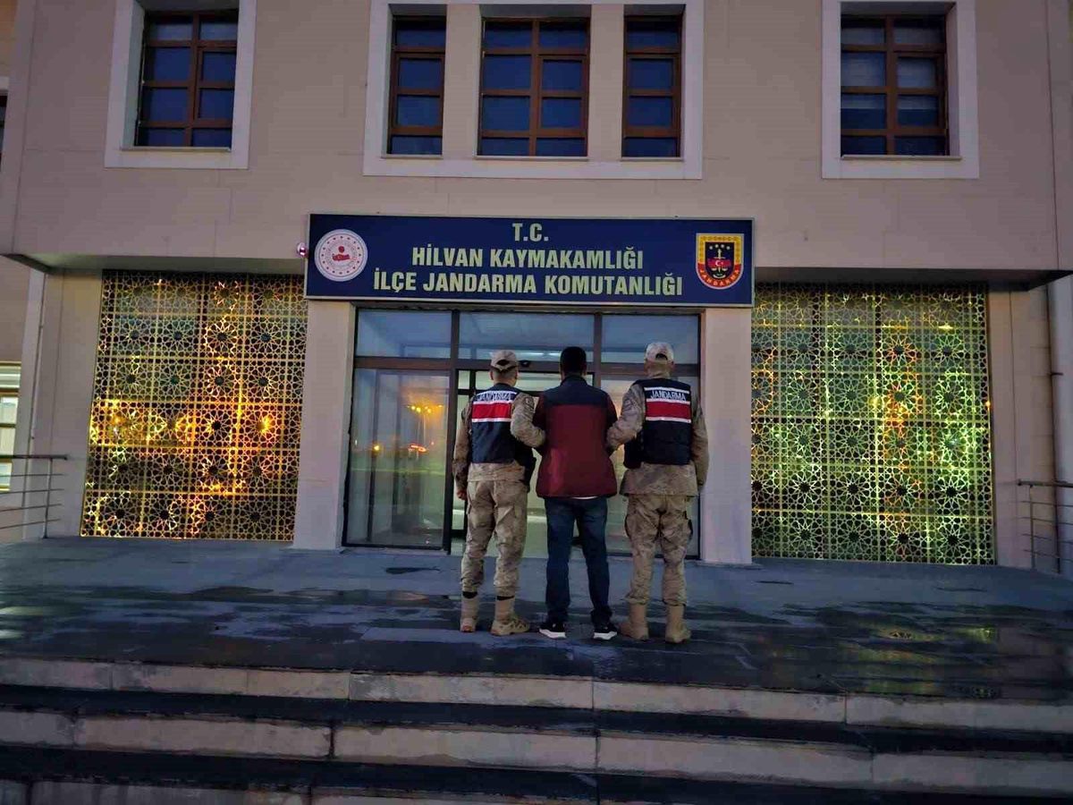 Şanlıurfa'da aranan şahıs jandarma operasyonuyla yakalandı
