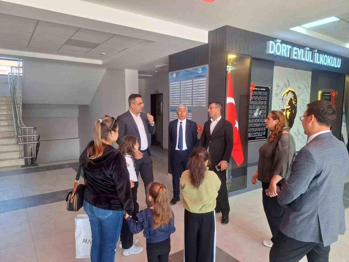 Sarıgöl'de Kaymakam Dalak öğrencilerle bir araya geldi