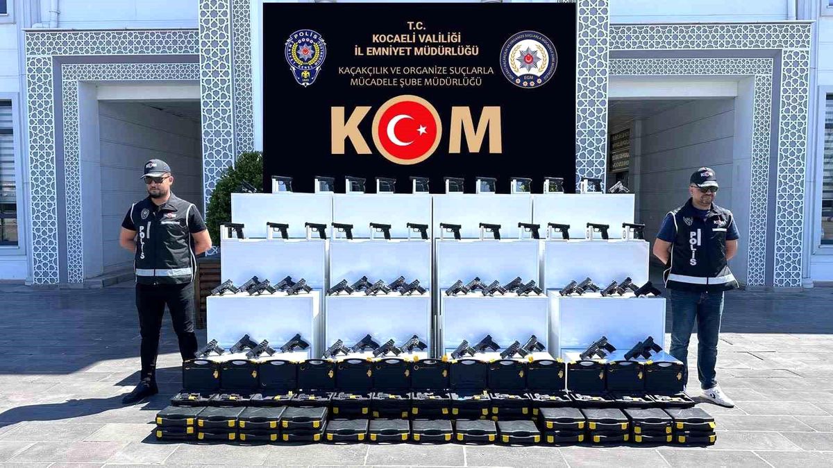TEM'de silah kaçakçılığı operasyonu: 60 tabanca ele geçirildi