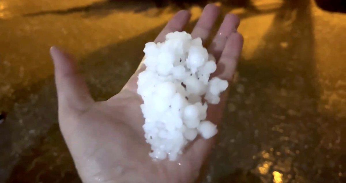 Besni’de Fındık Büyüklüğünde Dolu Yağdı