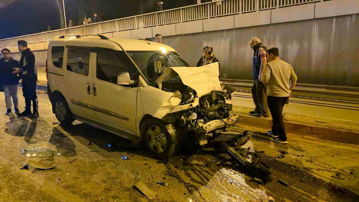 Antalya'da 11 araçlı zincirleme kaza: 1 yaralı
