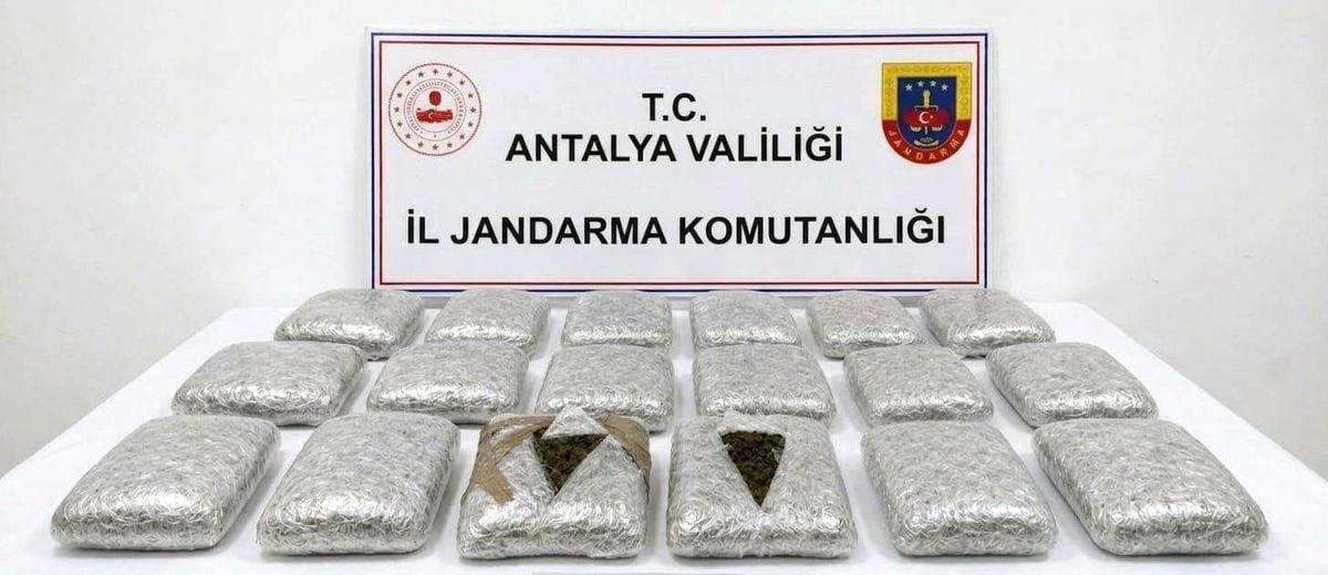 Antalya'da jandarmadan uyuşturucu operasyonu: 30 kilogram skunk maddesi ele geçirildi