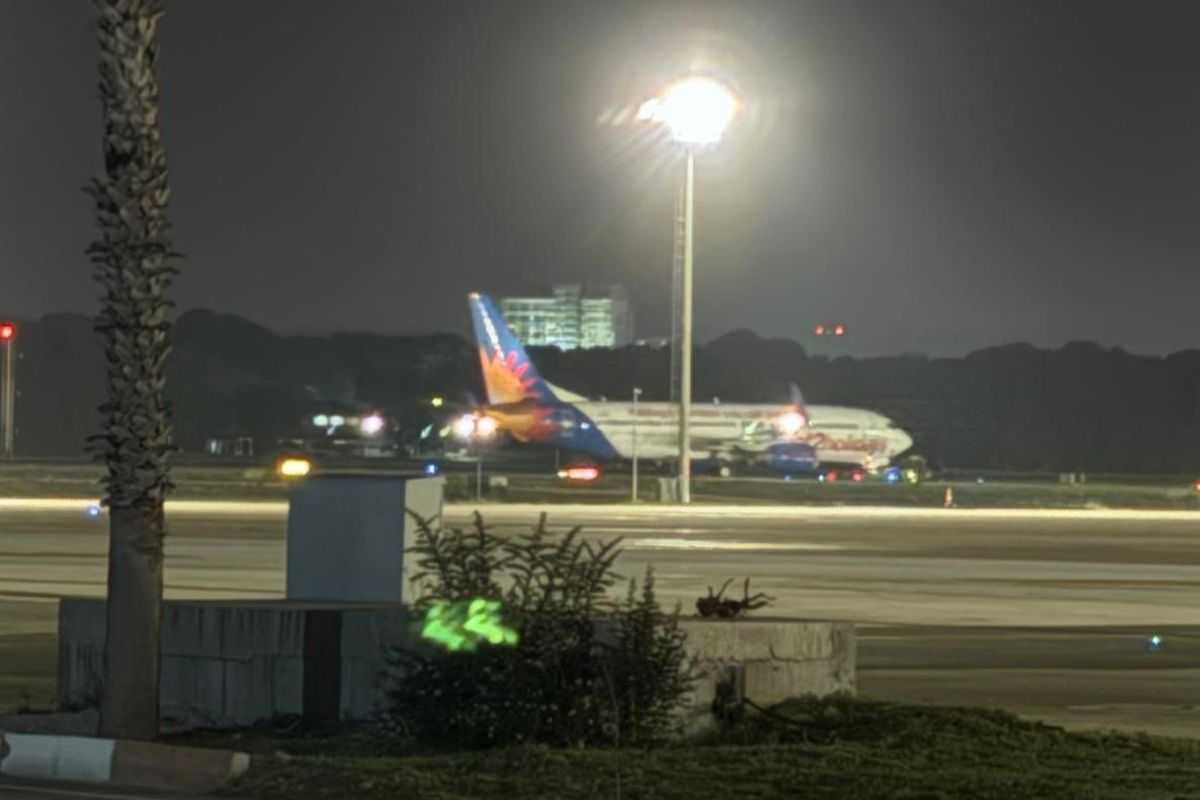 Pilot istifra etti, uçak Antalya Havalimanı'na acil iniş yaptı
