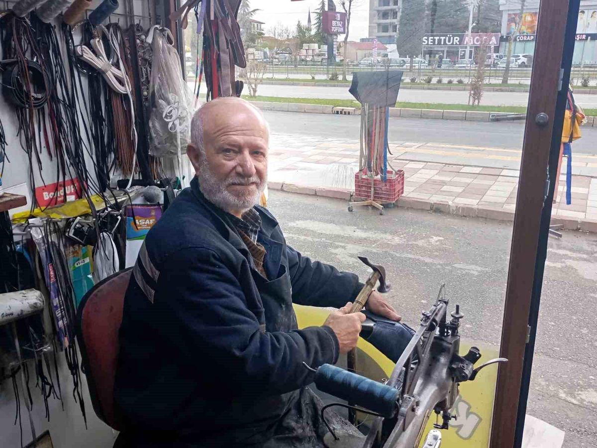 Baba mesleğini 45 yıldır sürdüren ustadan gençlere 'meslek öğrenin' tavsiyesi