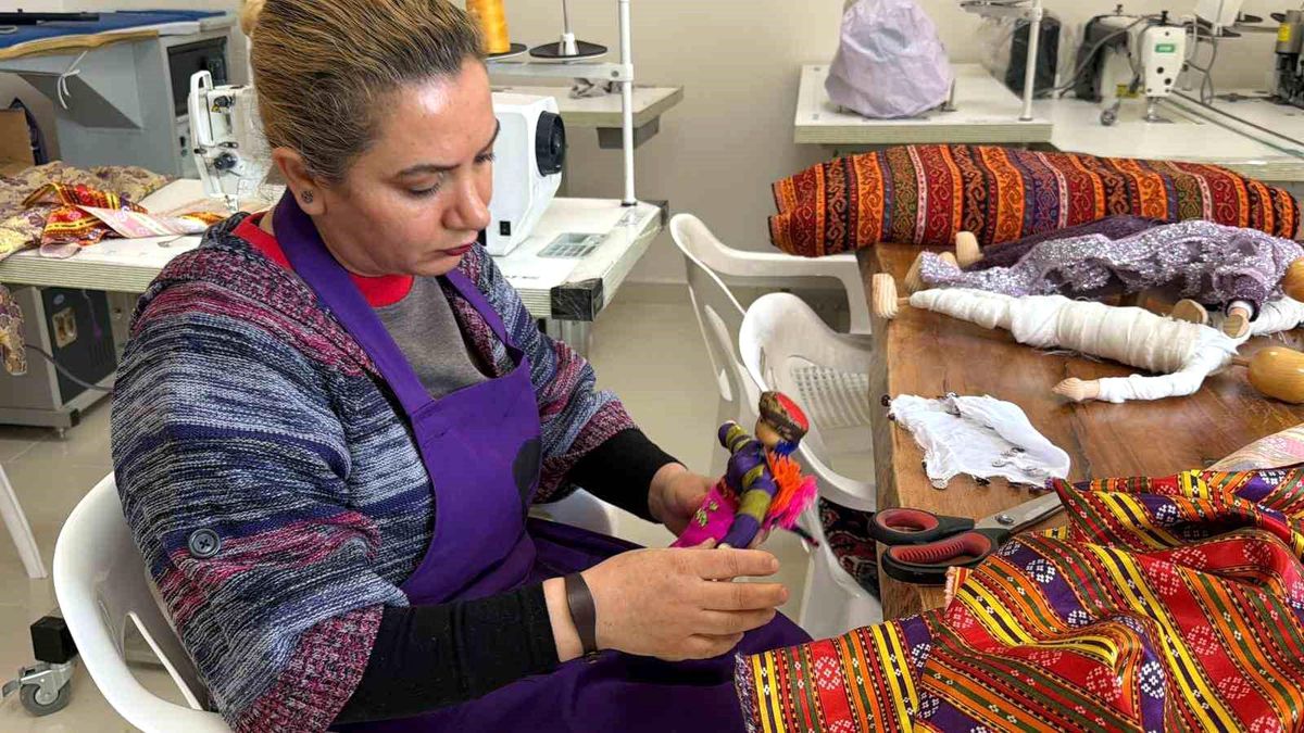 Depremde iş yerini kaybeden kadınlar yeniden üretime başladı