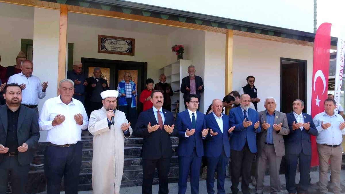 Depremin ardından inşa edilen 126'ncı cami ibadete açıldı