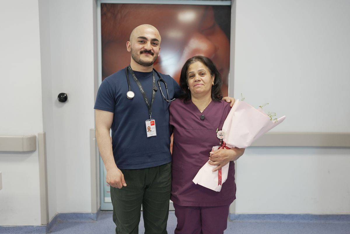 Doktordan hemşire annesine sürpriz
