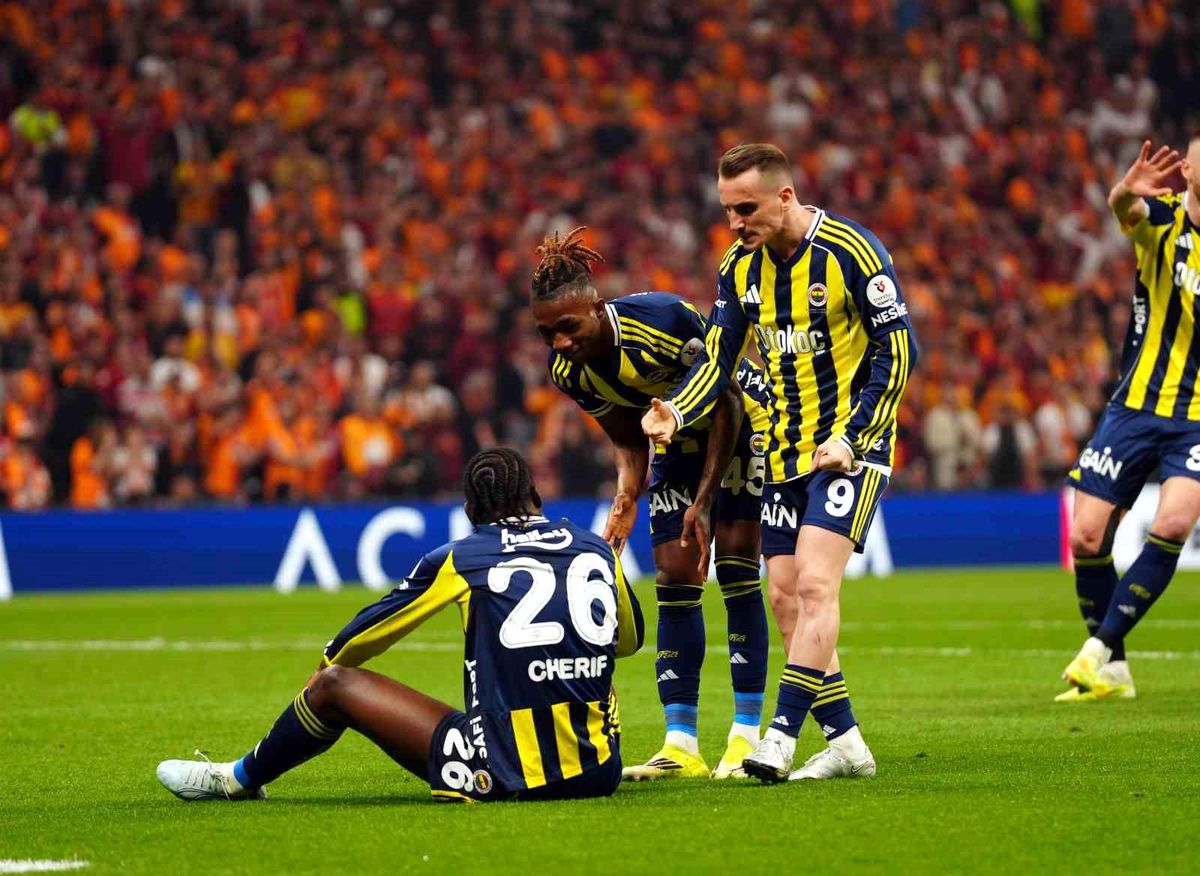 Derbide Galatasaray'a 3-0 yenilen Fenerbahçe sezonun 2. mağlubiyetini aldı